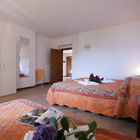 Borgo Maccagno Viola Maccagno